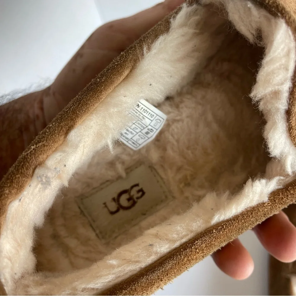 UGG Ascot Slippers size 9.0